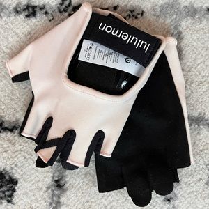 NEW Lululemon wunder training gloves. Never worn.